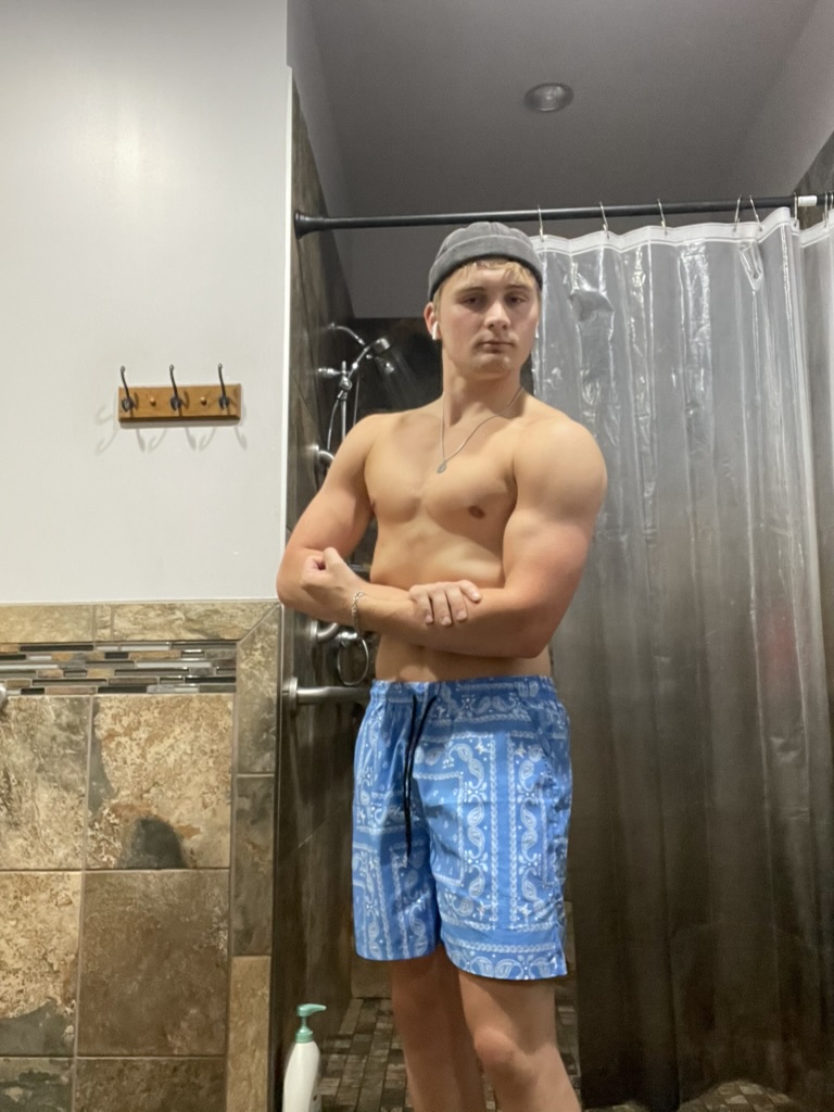Austin mid-pose in the gym